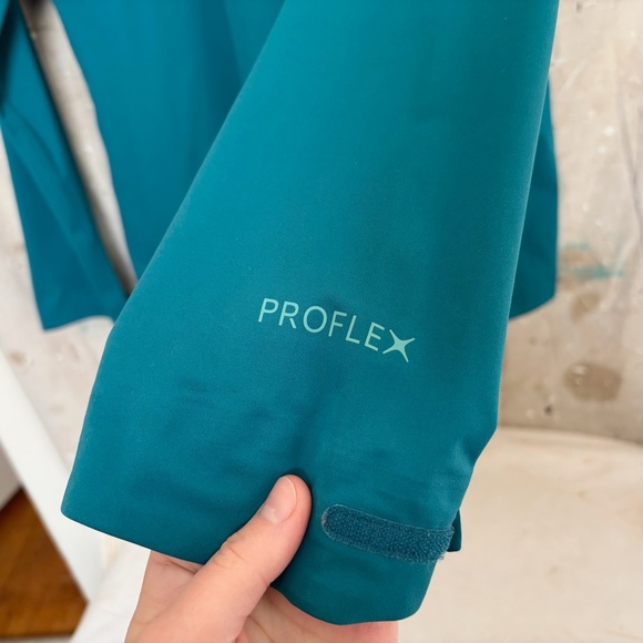 Rab Kinetic Plus Jacket in Amazon/Shadow - Picture 7 of 7